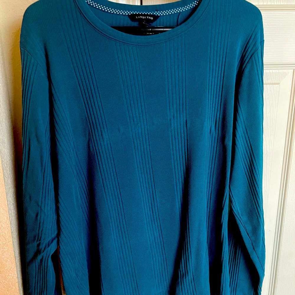Lands ‘ End- Crew Neck Sweater!